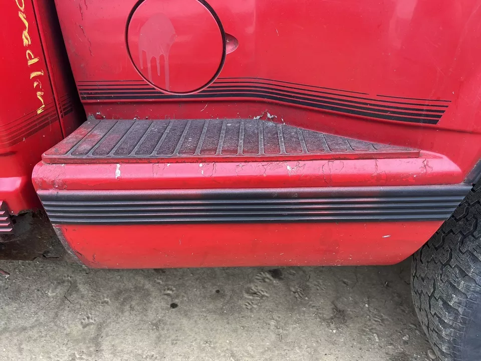 Electric 2-in-1 Wheeled Battery Jump Starter - Image 2