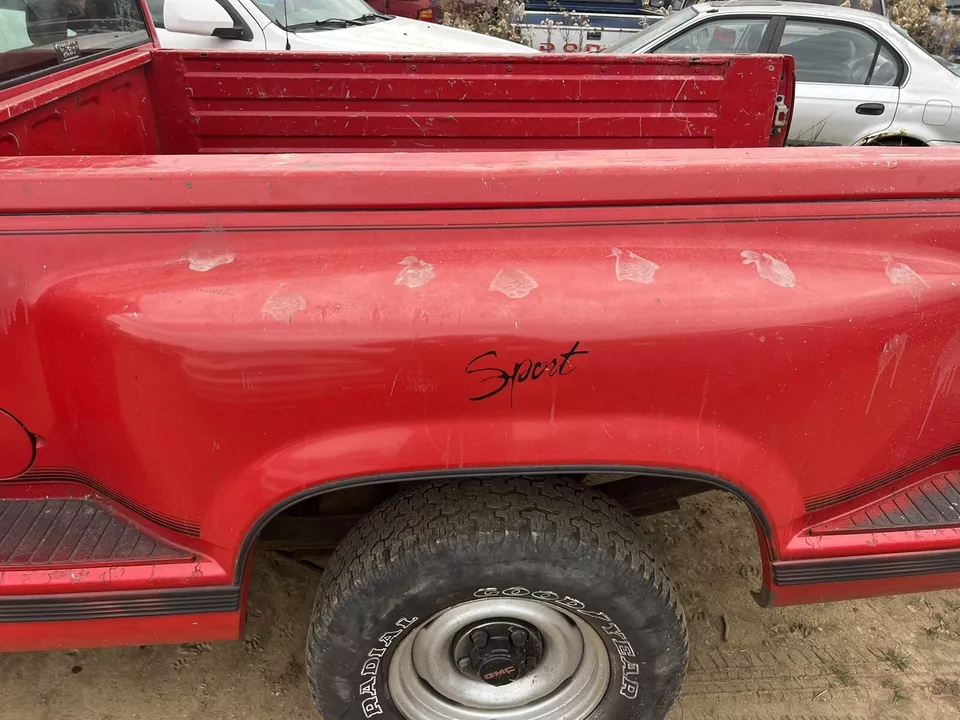 Electric 2-in-1 Wheeled Battery Jump Starter - Image 3