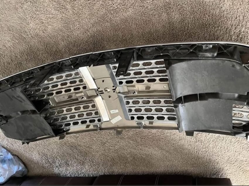 Used Front Grill for Ram 1500 2009-2018 for Sale - Image 2