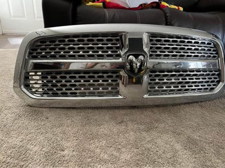 Used Front Grill for Ram 1500 2009-2018 for Sale